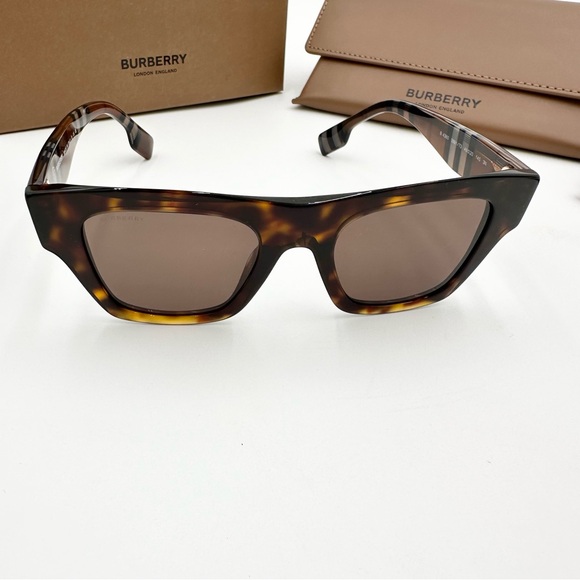 SOLD NEW Burberry Nova Check Havana Sunglasses - Picture 2 of 7